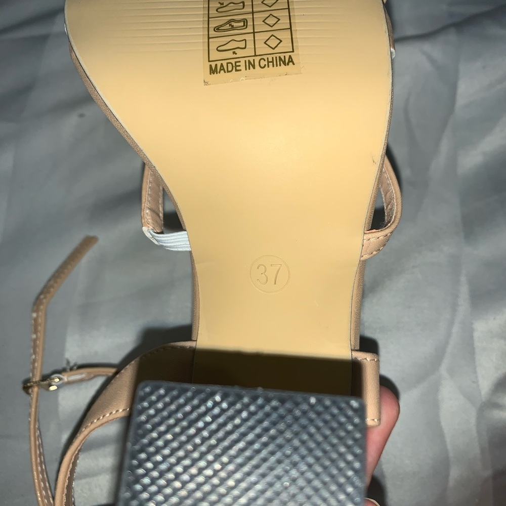 Size: 6.5 Color: Tan - Picture 2 of 2